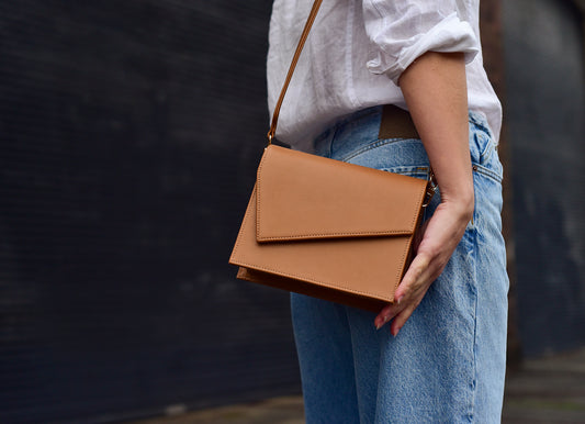 4 Stylish Ways How to Wear Marina Pan Leather Clutch